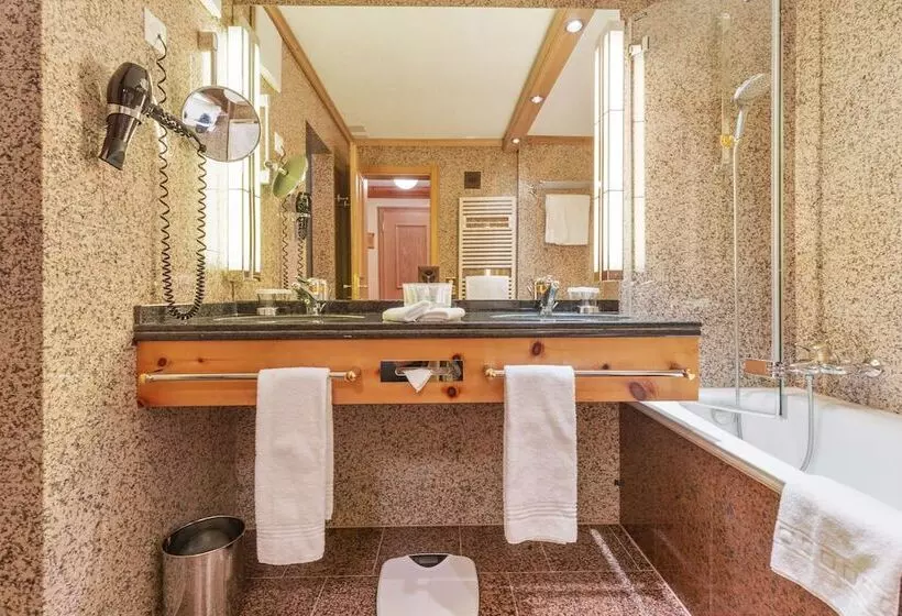 Superior-huone, Grand Hotel Zermatterhof
