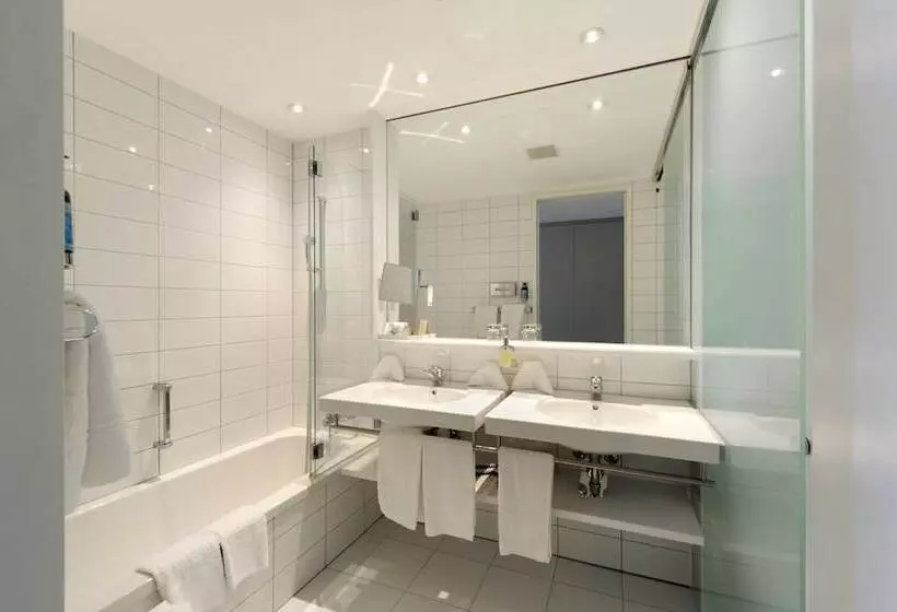 Superior room with lake view, Hermitage Lake Lucerne   Beach Club & Lifestyle