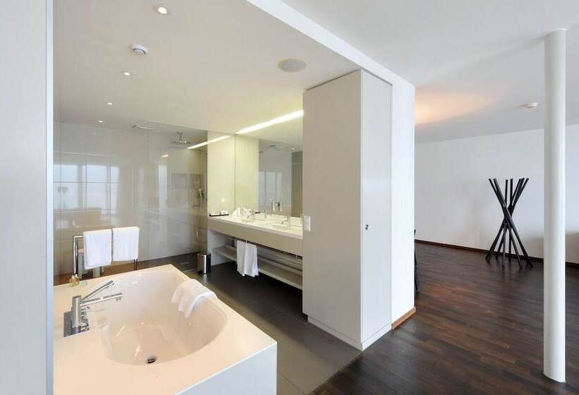 デラックススイート, Hermitage Lake Lucerne Beach Club & Lifestyle