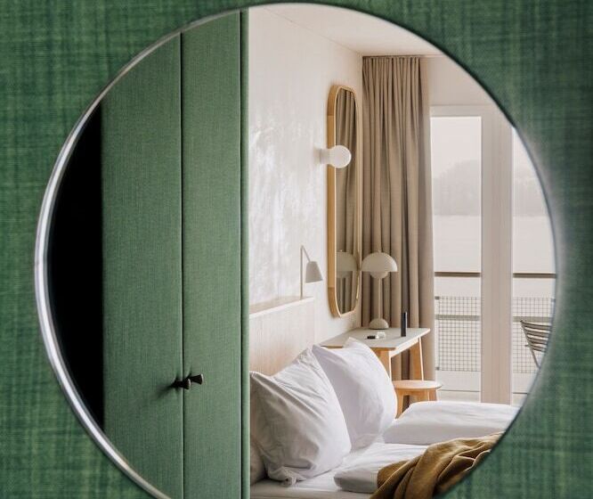 レイクビュースタンダードルーム, Hermitage Lake Lucerne Beach Club & Lifestyle