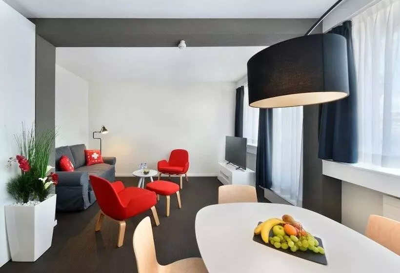 Huoneisto 1 Makuuhuone Terassi, Home Swiss