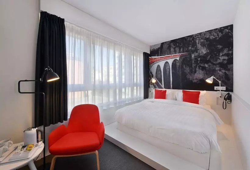 Standard Yhden Hengen Huone, Home Swiss