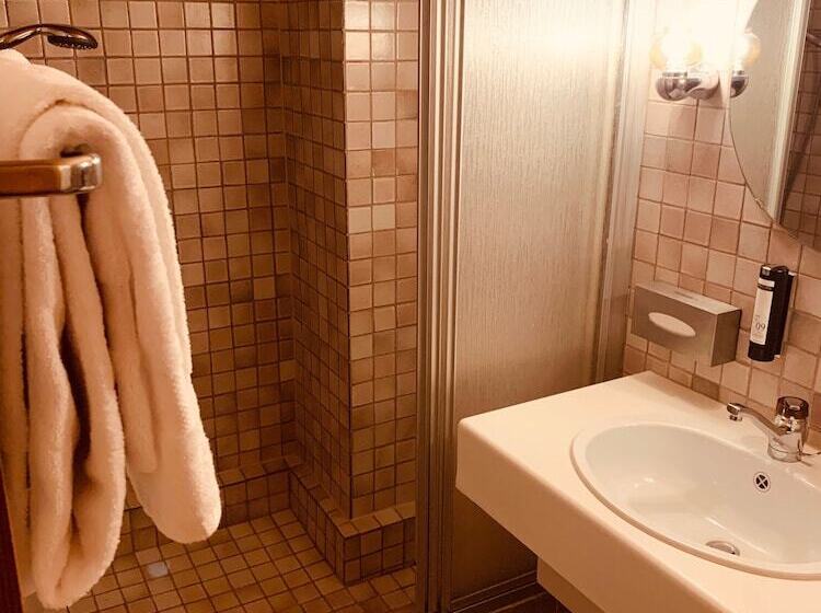 스탠다드 룸, Le Saint Georges