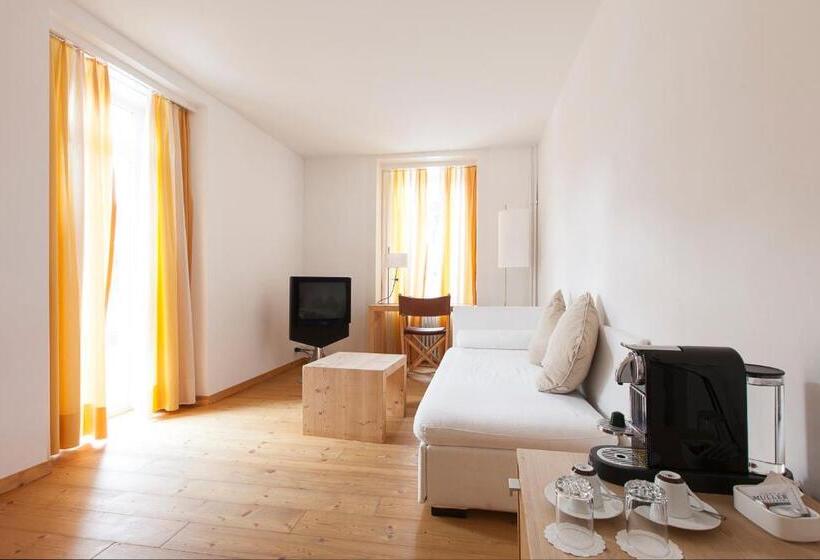 سوییت جونیور, Muller Mountain Lodge