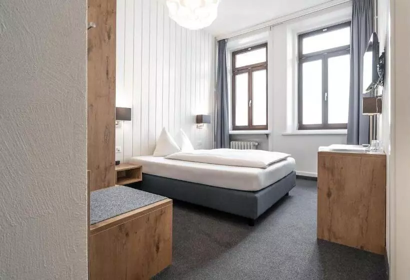 ダブルベッドのスタンダードシングルルーム, Ochsen By Mountain Hotels