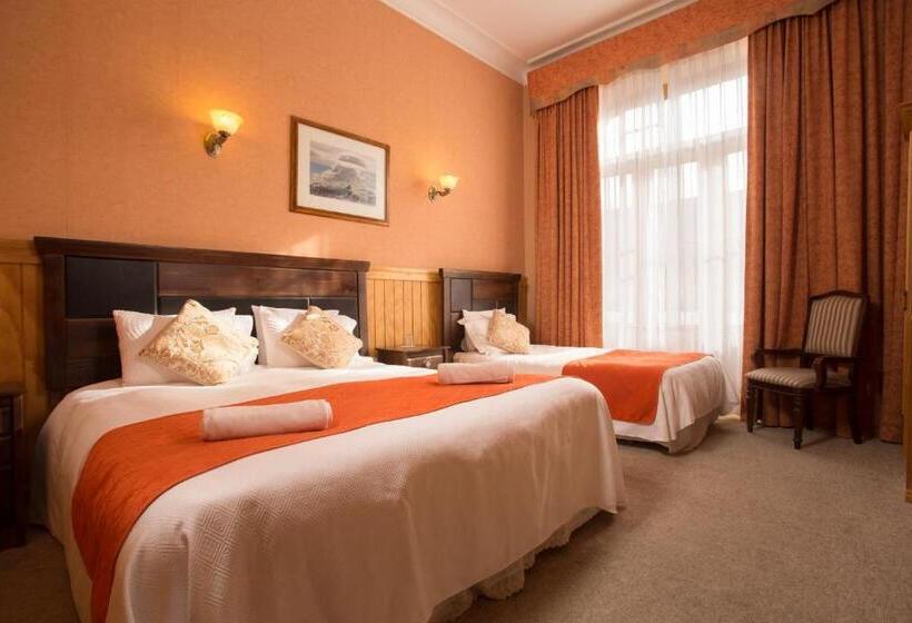 חדר סטנדרט לשלושה, Plaza