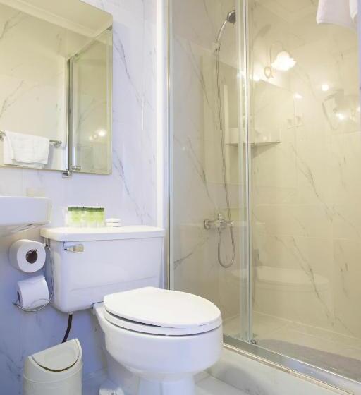 חדר סטנדרט לארבעה, Plaza