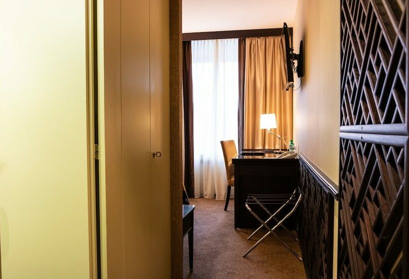 اتاق استاندارد, St. Gotthard