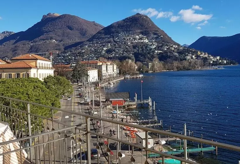 اتاق استاندارد یک نفره, Walter Au Lac