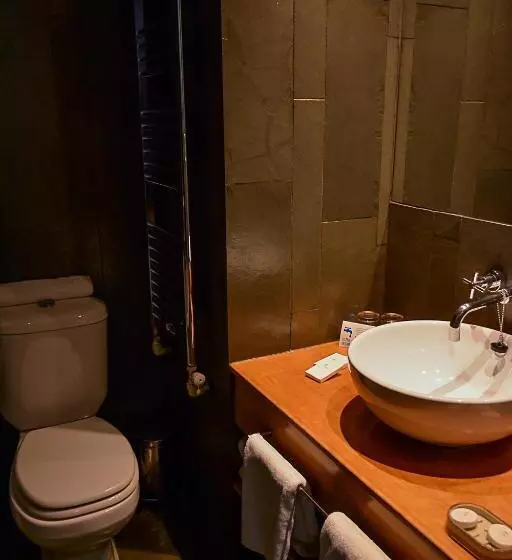 Ullakkohuone, Natalino Hotel Patagonia