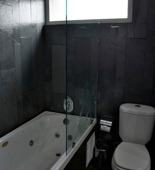 جناح جونيور, Natalino Hotel Patagonia