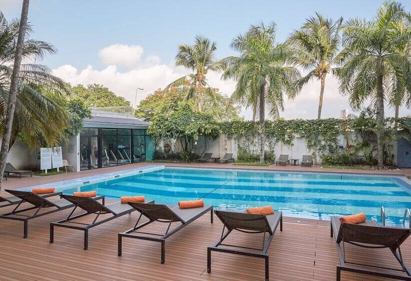 سوییت جونیور, Novotel Abidjan Plateau