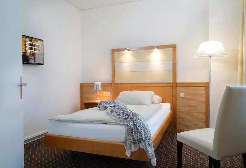 Deluxe Kolmen Hengen Huone, Park Hotel Am Rhein Gesundheitshotel Und Residenzen
