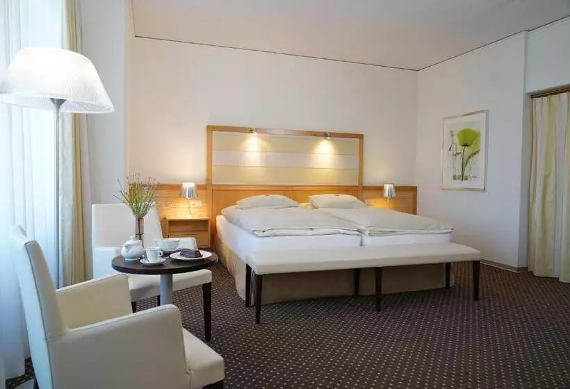 Deluxe Kolmen Hengen Huone, Park Hotel Am Rhein Gesundheitshotel Und Residenzen