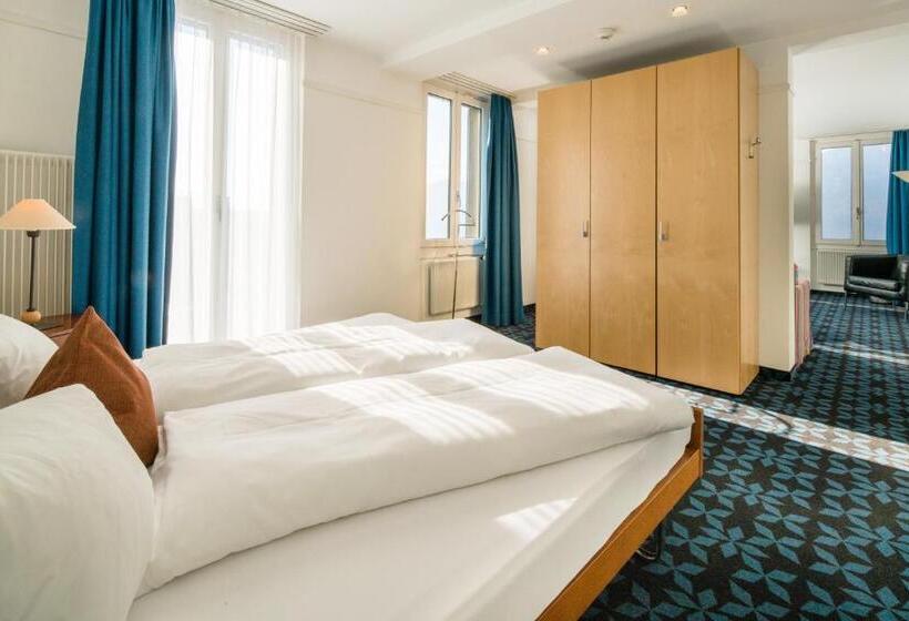 سوییت جونیور با چشم‌انداز دریاچه, Seehotel Gotthard