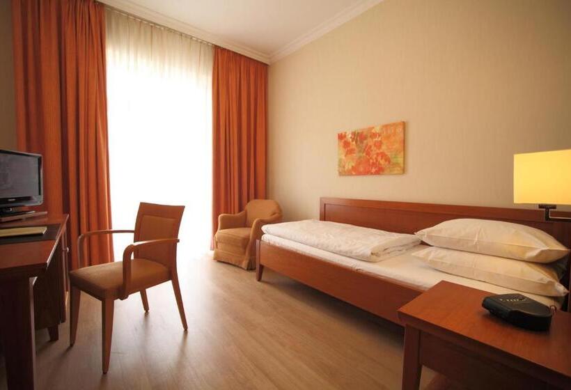 标准单人间, Alsterhof