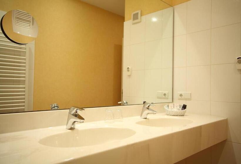 标准间, Alsterhof