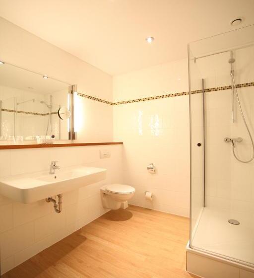 家庭间, Alsterhof