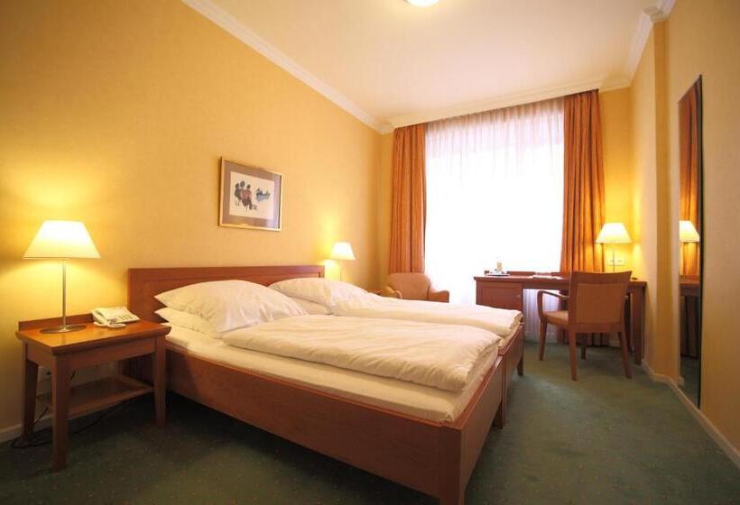 标准间, Alsterhof