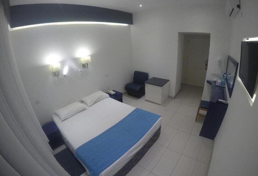 Standard Værelse, Asty