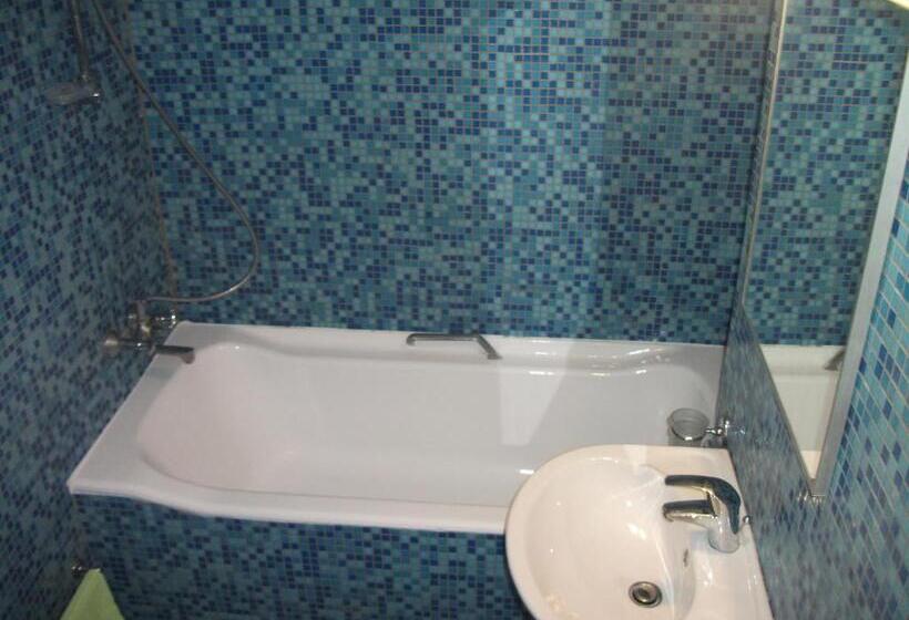 Standard 3 Pers. Værelse, Asty