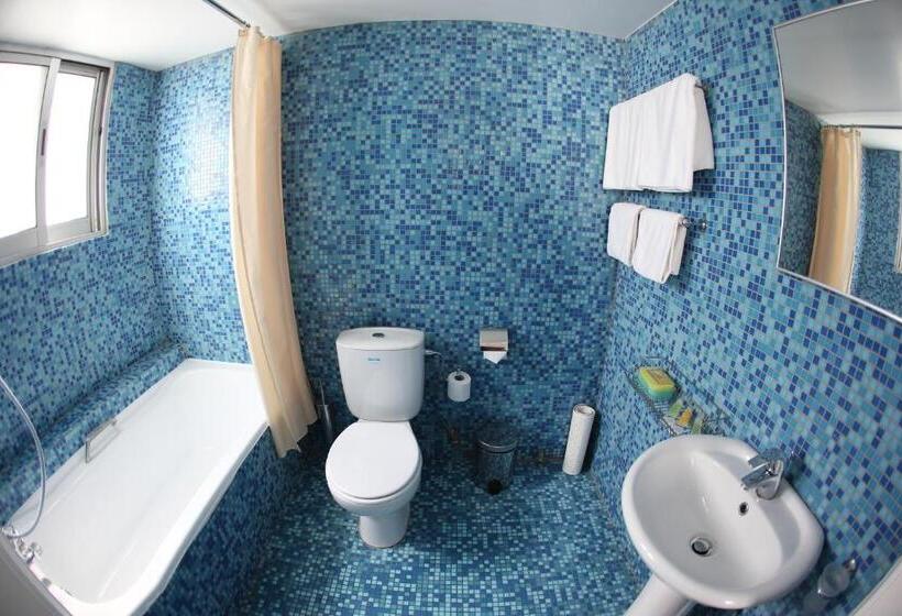 Standard 3 Pers. Værelse, Asty