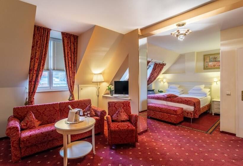 سوییت جونیور, Augusta Am Kurfürstendamm