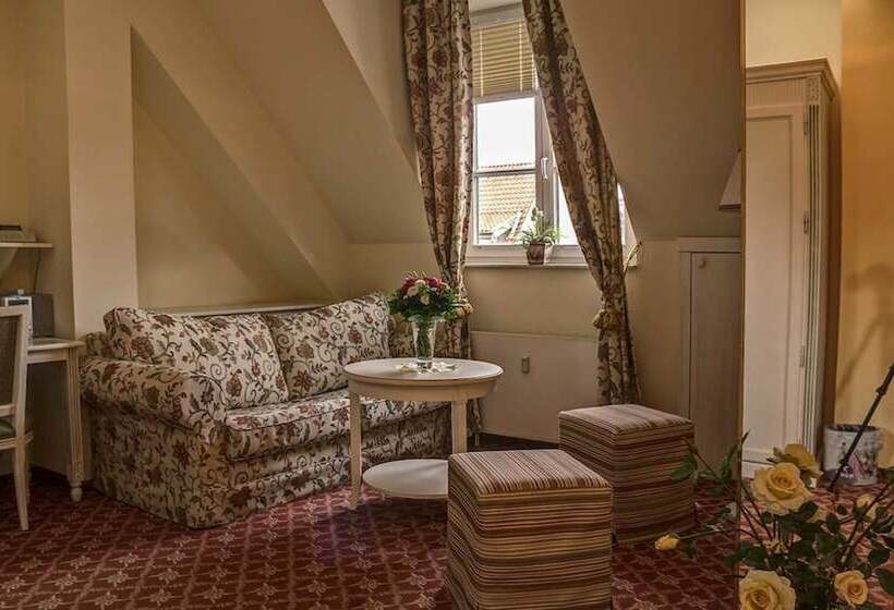 سوییت جونیور, Augusta Am Kurfürstendamm