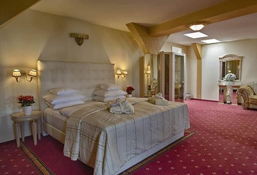 سوئیت با وان آب گرم, Augusta Am Kurfürstendamm