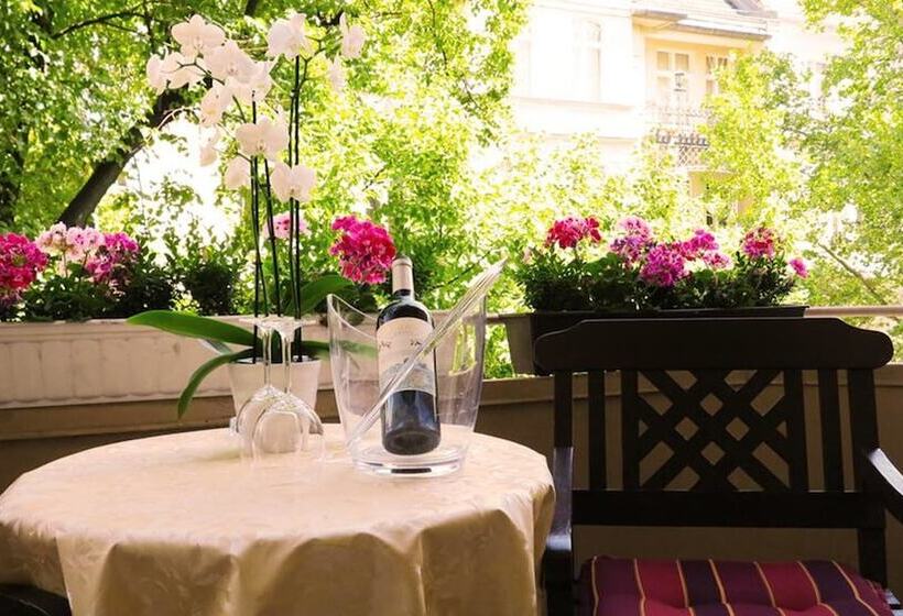 اتاق استاندارد با بالکن, Augusta Am Kurfürstendamm