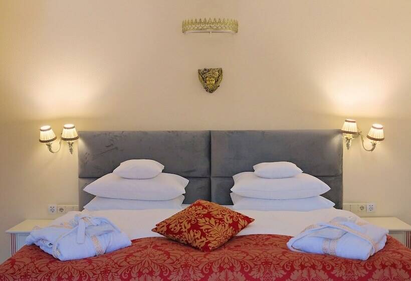 اتاق سوپریور با وان آب گرم, Augusta Am Kurfürstendamm