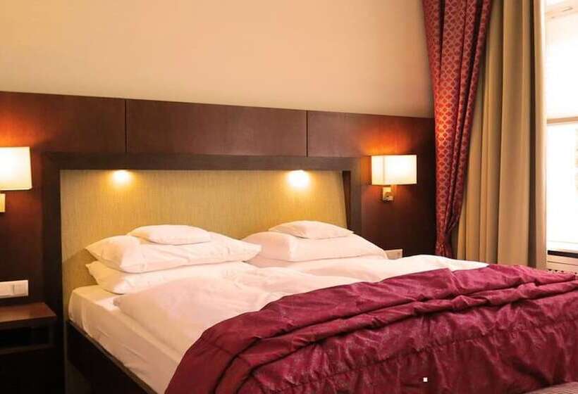 اتاق سوپریور با وان آب گرم, Augusta Am Kurfürstendamm