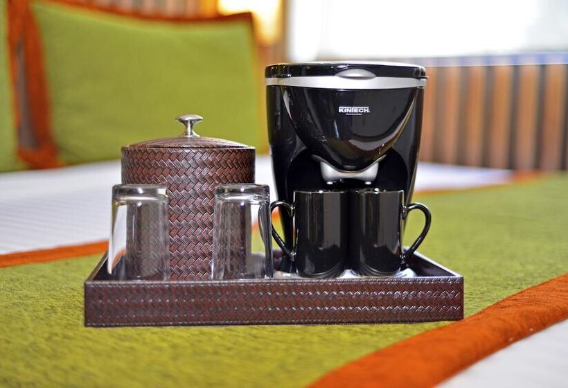 小型套房, Auténtico