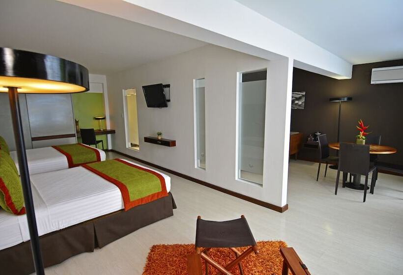 小型套房, Auténtico