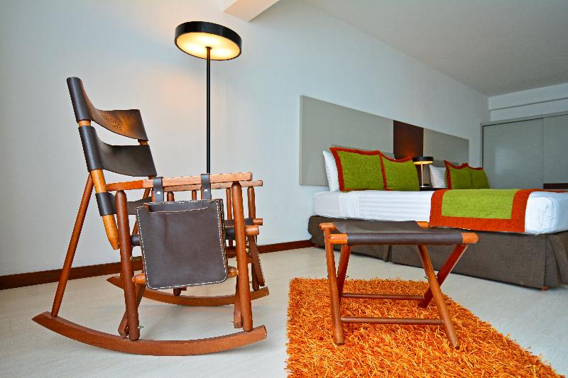 小型套房, Auténtico