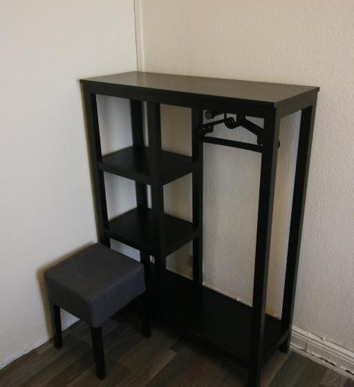 标准单人间, Bee Fang