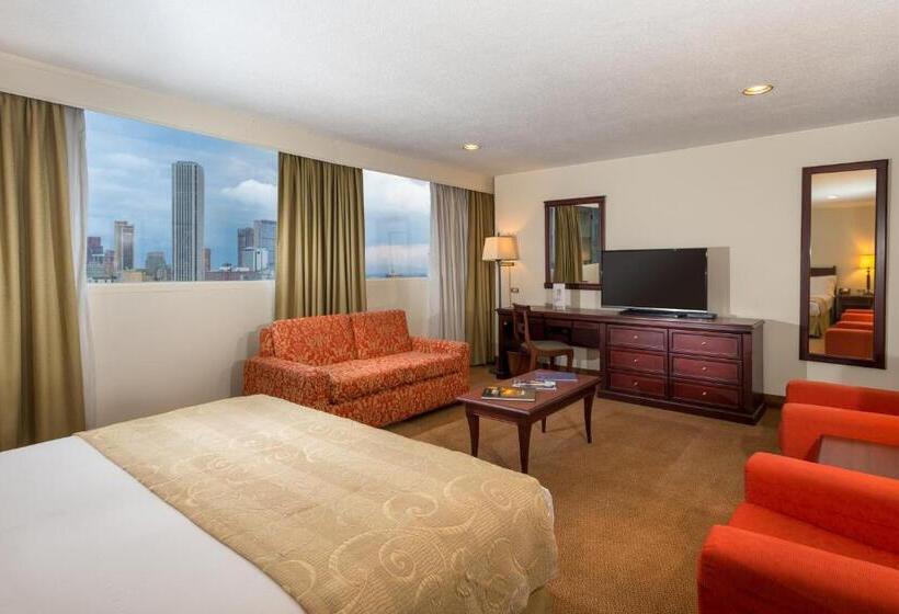 Номер Superior, Dann Av. 19