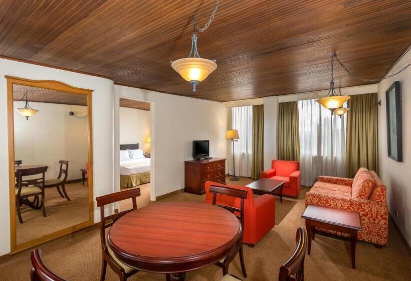 Полулюкс, Dann Av. 19