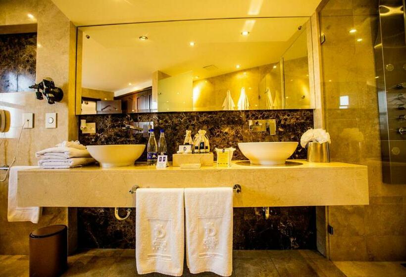 バルコニー付スイート, Dann Carlton Cali