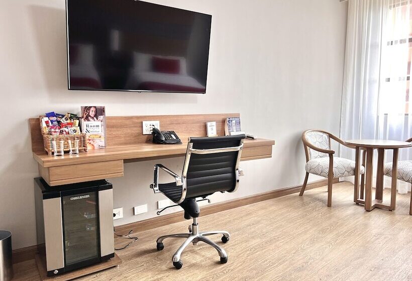 デラックスルーム, Dann Carlton Cali