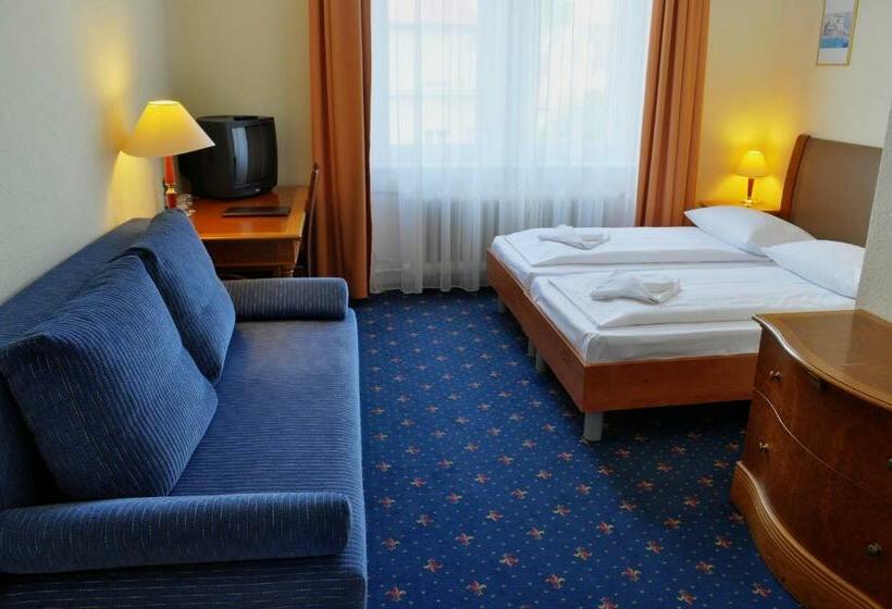 اتاق استاندارد سه نفره, Europa City