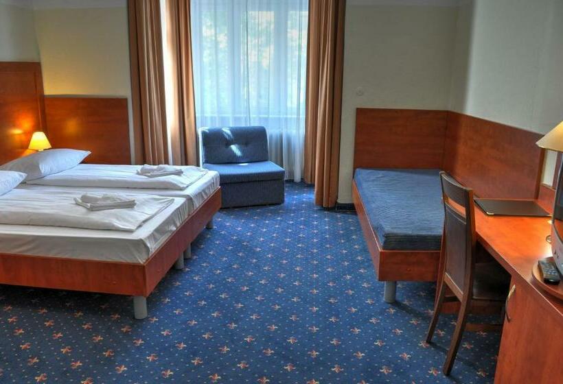 اتاق استاندارد سه نفره, Europa City