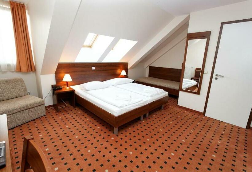 اتاق استاندارد سه نفره, Europa City