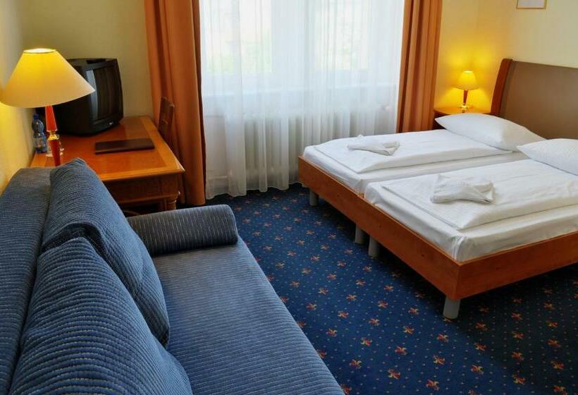 اتاق استاندارد سه نفره, Europa City