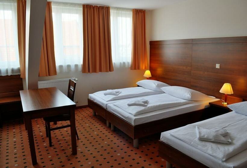 اتاق استاندارد سه نفره, Europa City