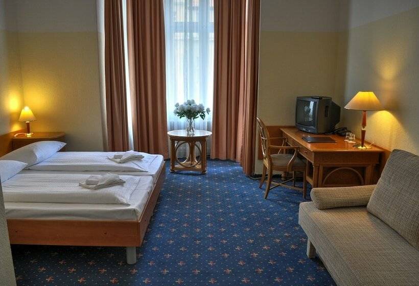 اتاق استاندارد سه نفره, Europa City