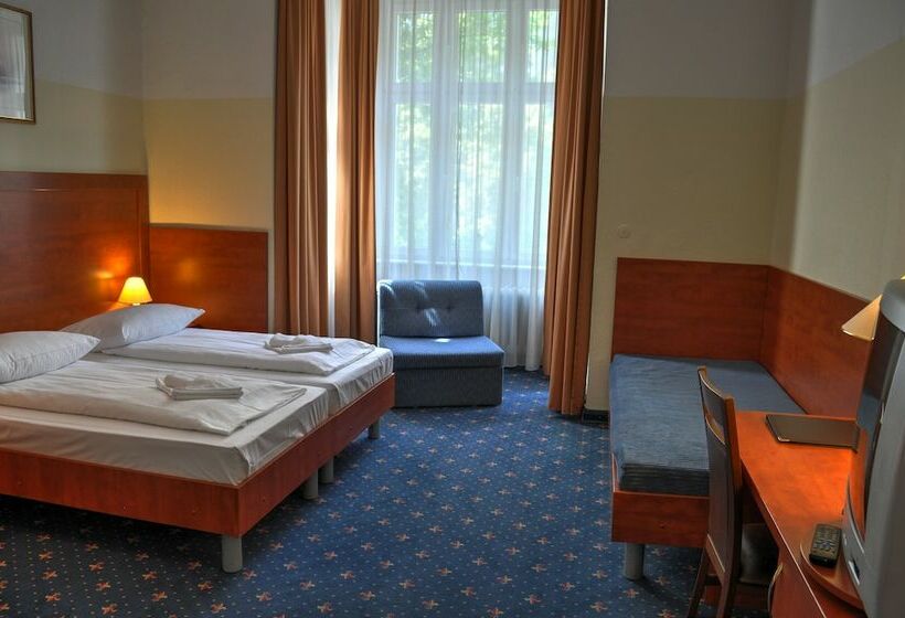 اتاق استاندارد سه نفره, Europa City