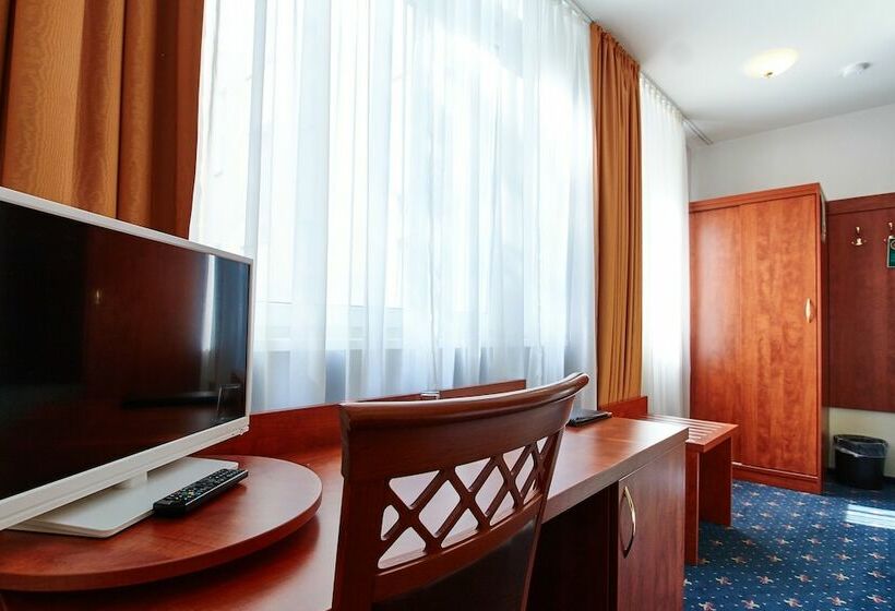 اتاق استاندارد سه نفره, Europa City