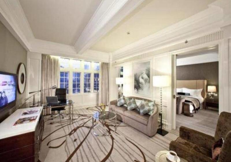 Suit Deluxe, Jin Jiang