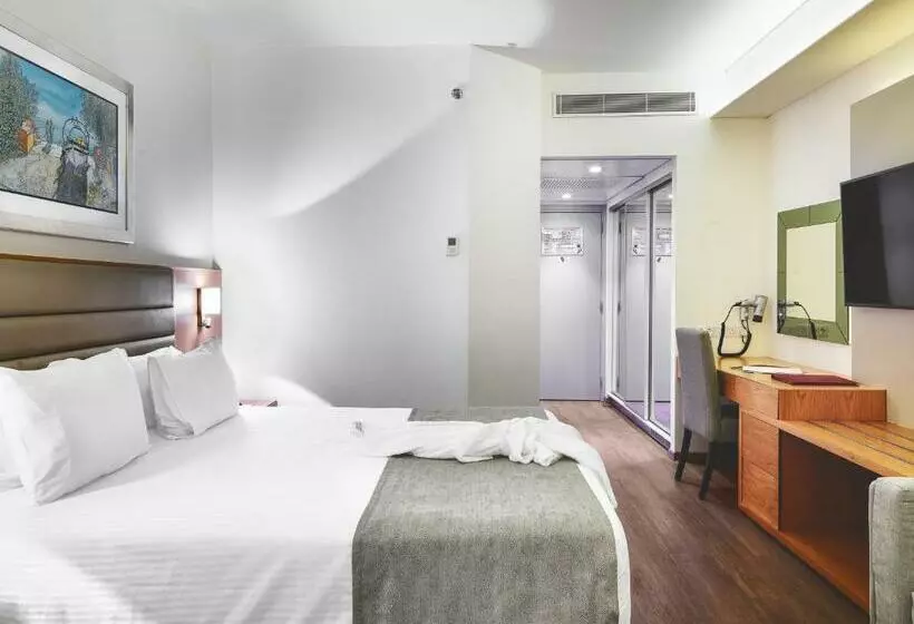اتاق استاندارد با چشم‌انداز, St Raphael Resort